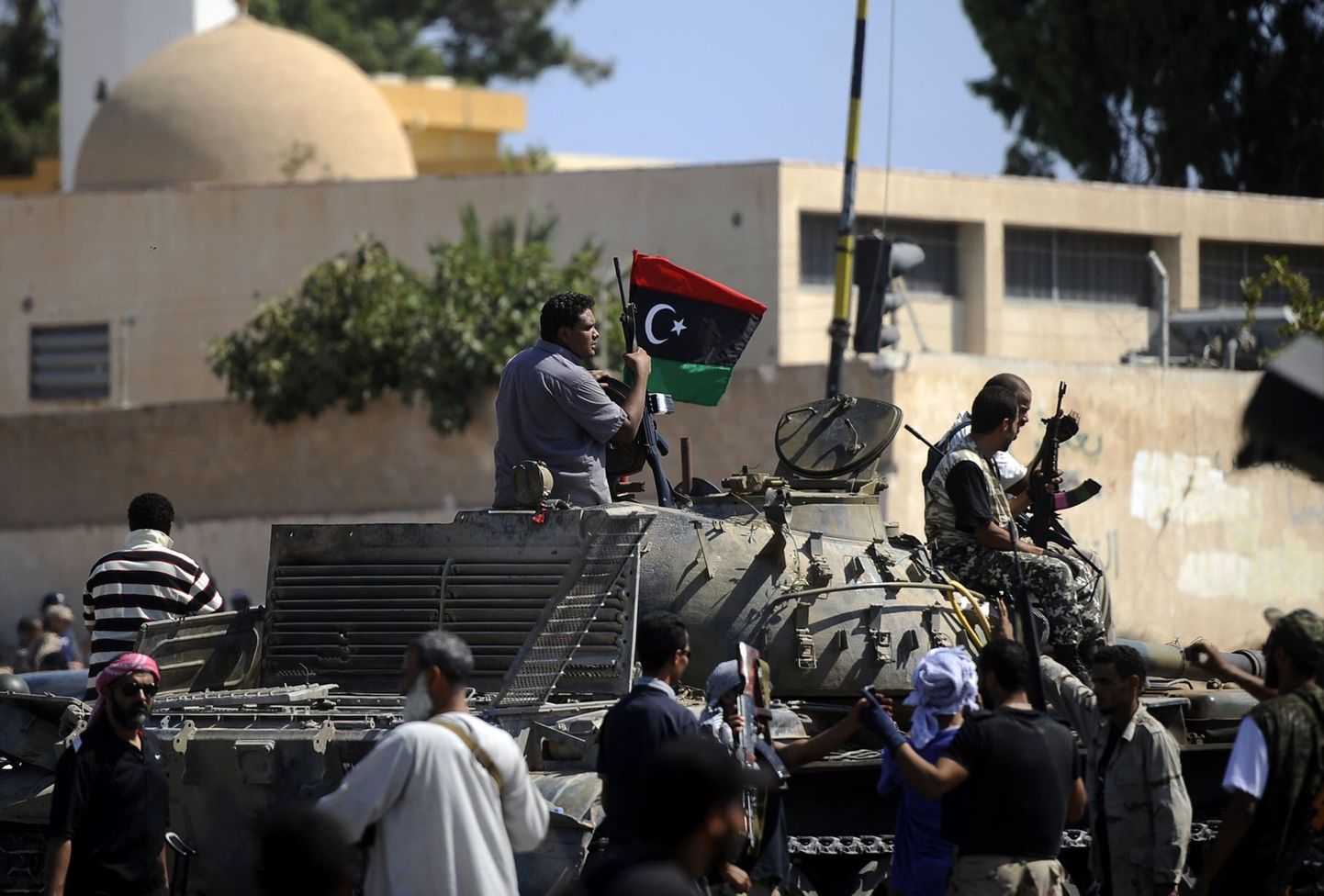 Liibüa valitsusvastased Gadayemi metsa lähistel, mis jääb pealinnast Tripolist paarkümmend kilomeetrit läände.