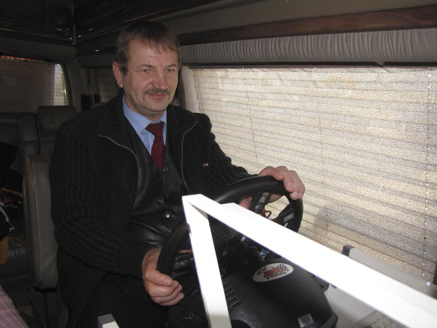 Unebussis kontrollis oma tähelepanuvõimet Atko bussijuht Harri Hanni, kes sai kirja Eesti parima tulemuse: tema reaktsioonikiirus on 0,05 sekundit. Korraldajad polnud nädala jooksul kohanud ühtegi teist nii osavat roolikeerajat.