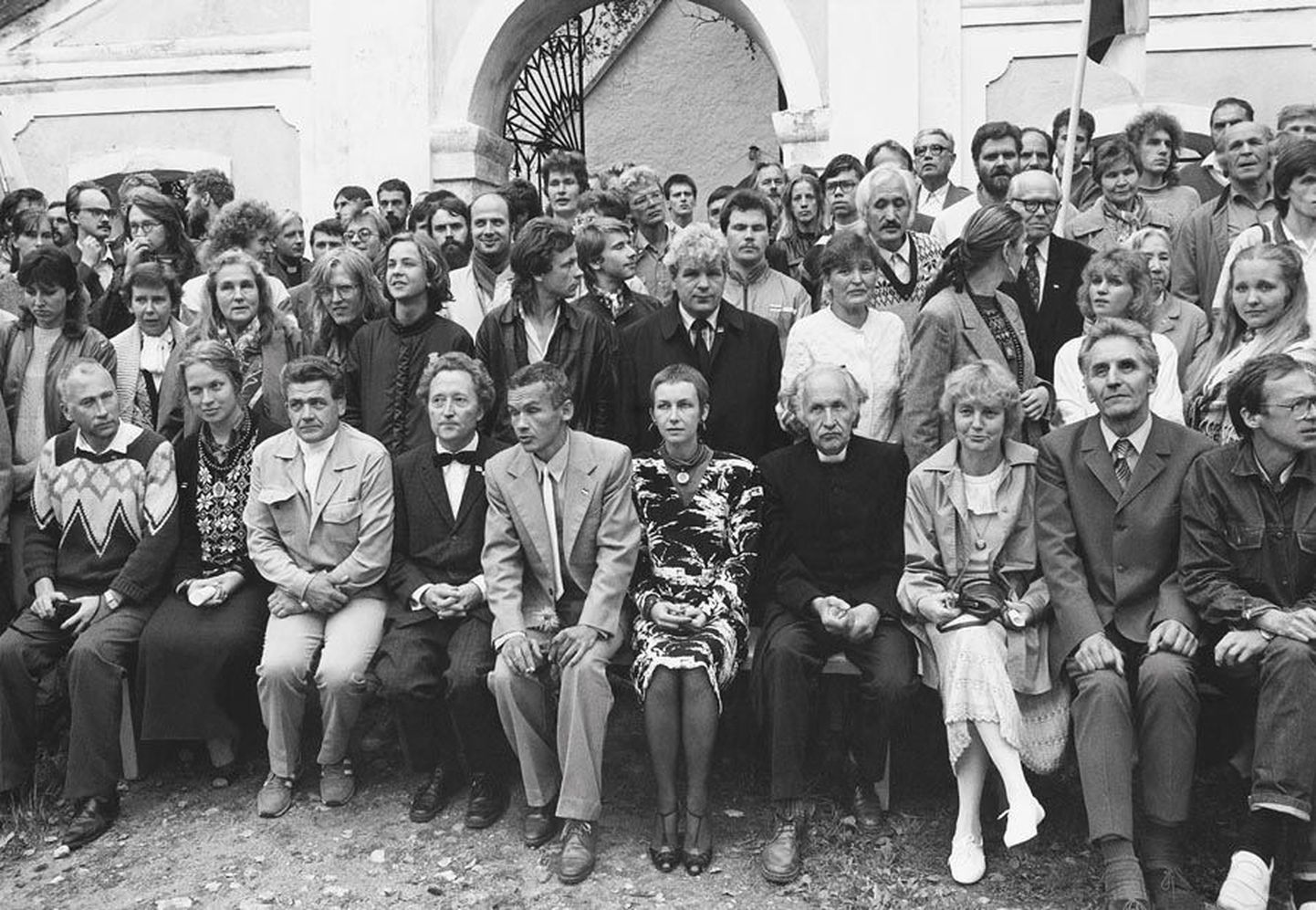 Fotole on jäädvustatud 1988. aasta 20. augustil Eesti Rahvusliku Sõltumatuse Partei asutamiskongressil osalenud.