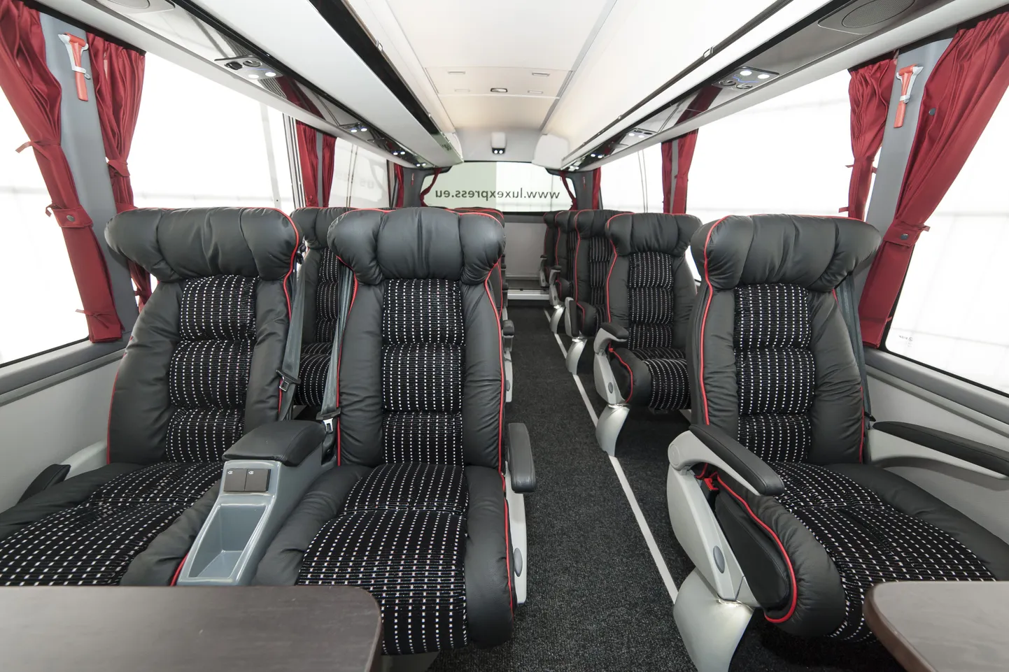 Uued Lounge bussid.