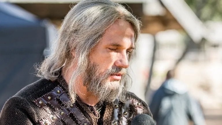 Andris Keišs filmas ''Nameja gredzens'' filmēšanas laukumā