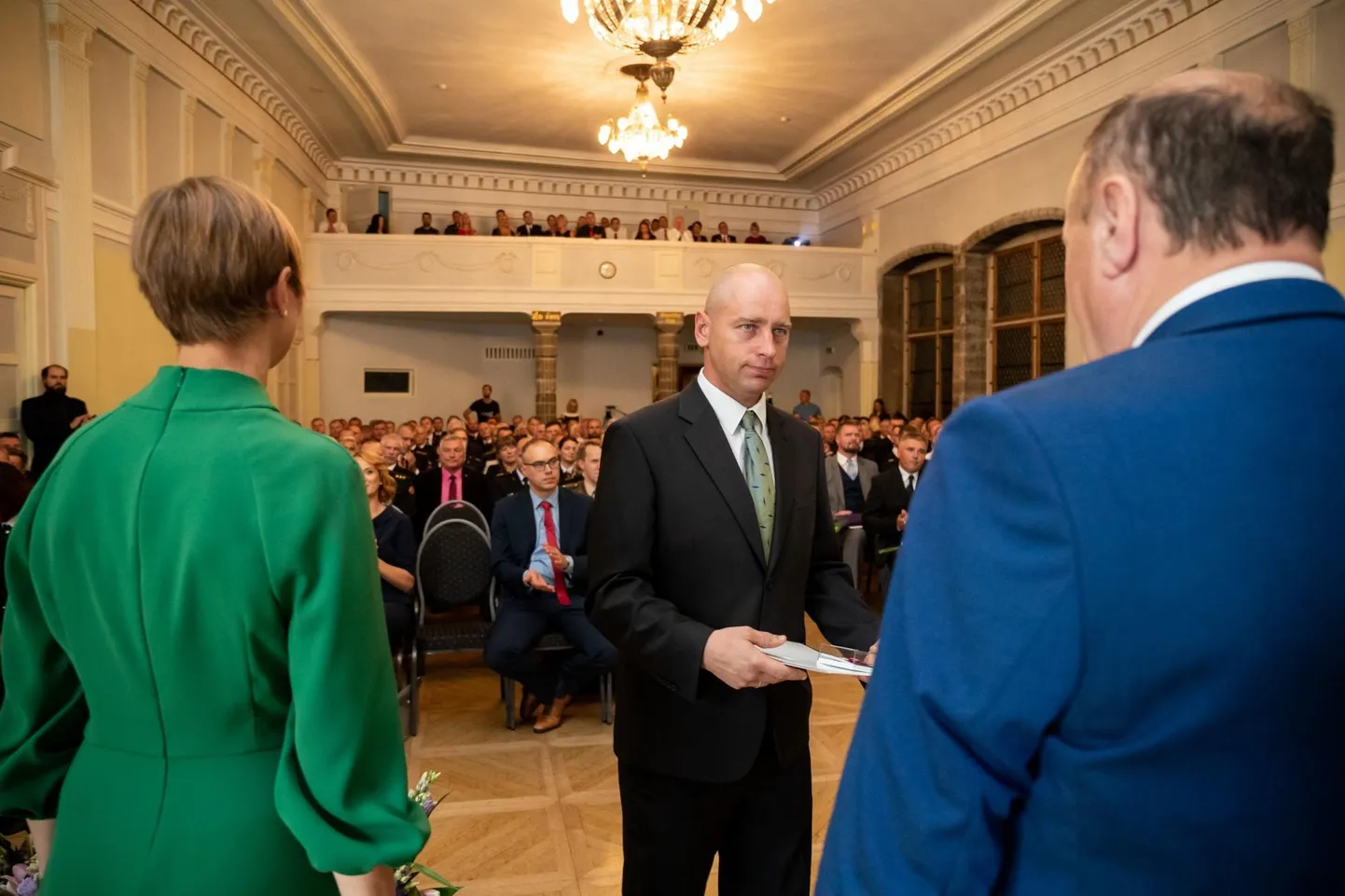 Valga komando päästja Rinaldo Teder sai elupäästja 3. klassi medali koos Siim Kurrikoffiga Valgas tulekahjus kannatada saanud naise päästmise eest.