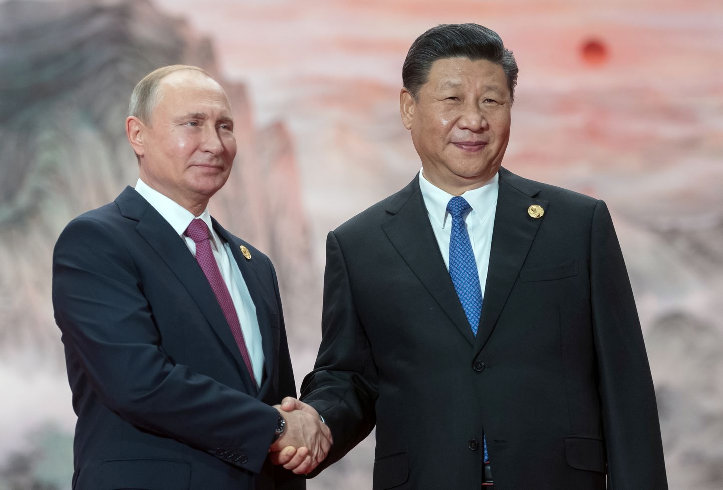 Vladimir Putin (vasakul) ja Xi Jinping Shanghais.