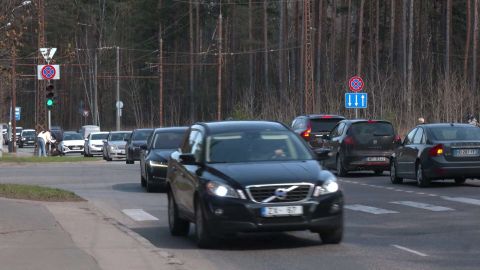 VIDEO ⟩ Šoferus Purvciemā ilgstoši satrauc krustojums. Novērotas neskaitāmas bīstamas situācijas