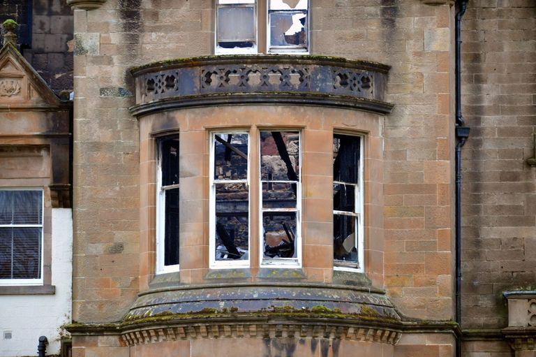 Šotimaa viietärnihotellis Cameron House'is lahvatas tulekahju, mis nõudis kahe inimese elu