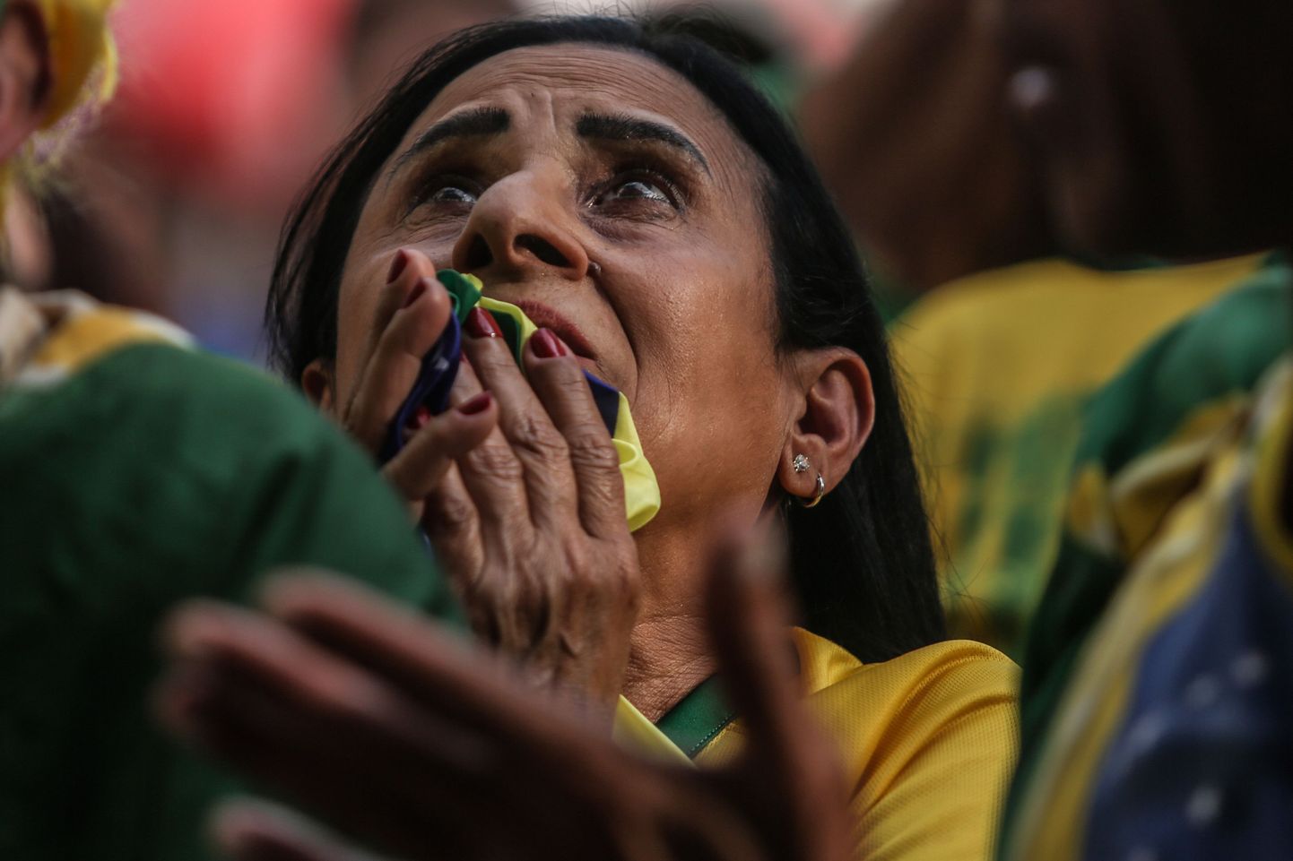 Brasiilia koondise toetaja ahastus pärast kaotust Belgiale.