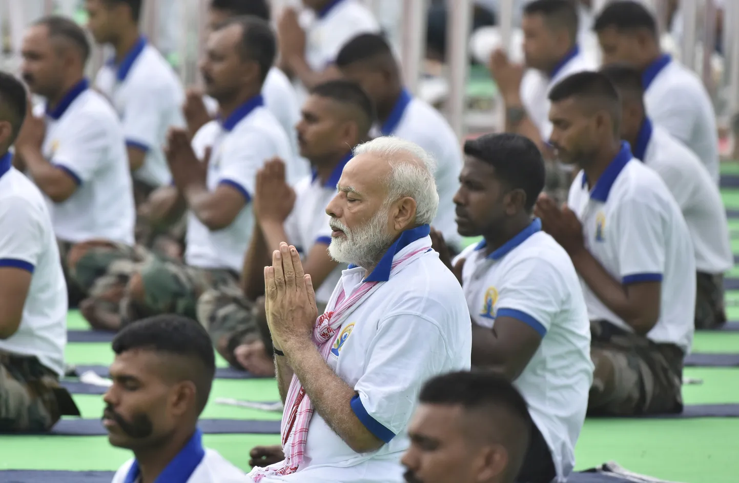 India peaminister Narendra Modi reedel Ranchis päikesetervitusega rahvusvahelist joogapäeva tähistamas.