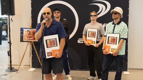 GALERII ⟩ 5Miinust avas näituse ja tutvustas postmarki