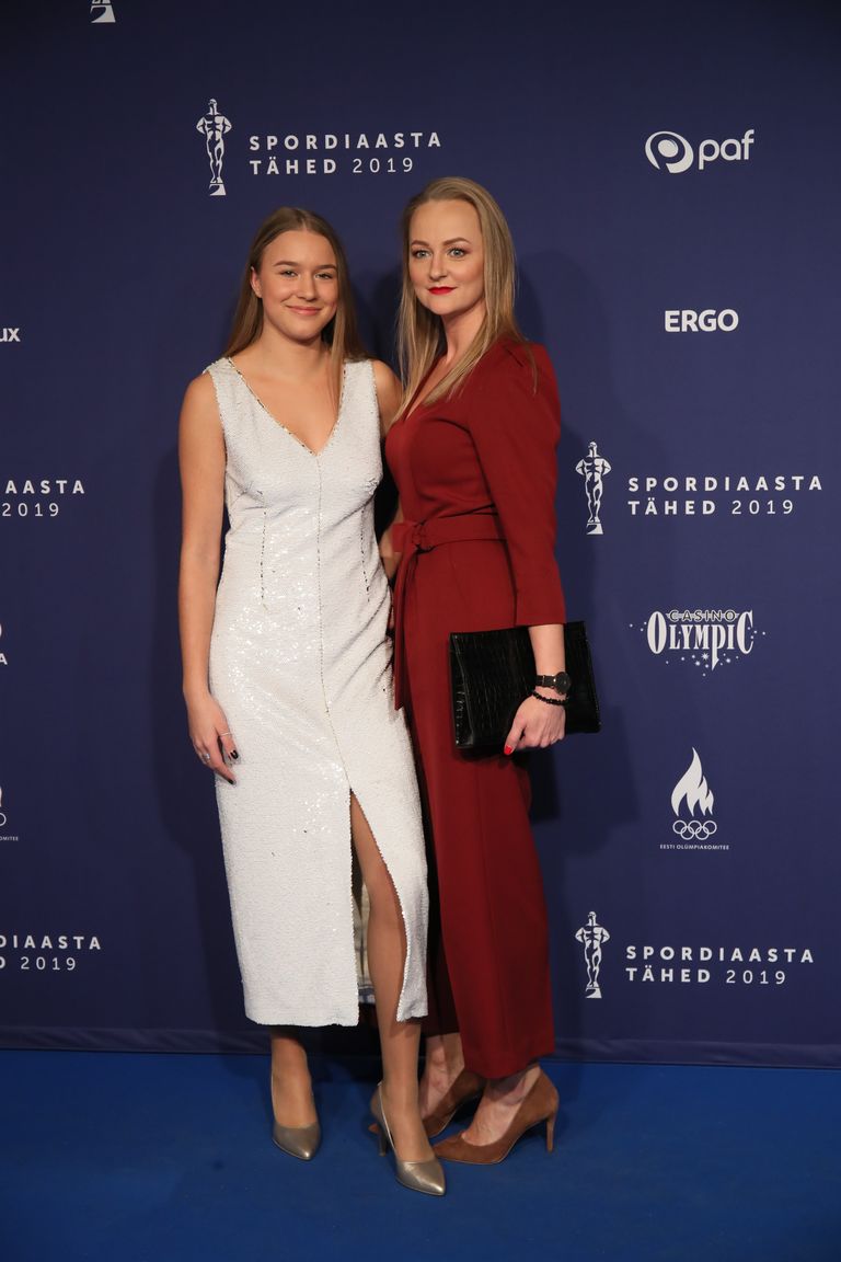 Kelly Sildaru koos oma ema Lilianiga «Spordiaasta tähed 2019» auhinnagalal.