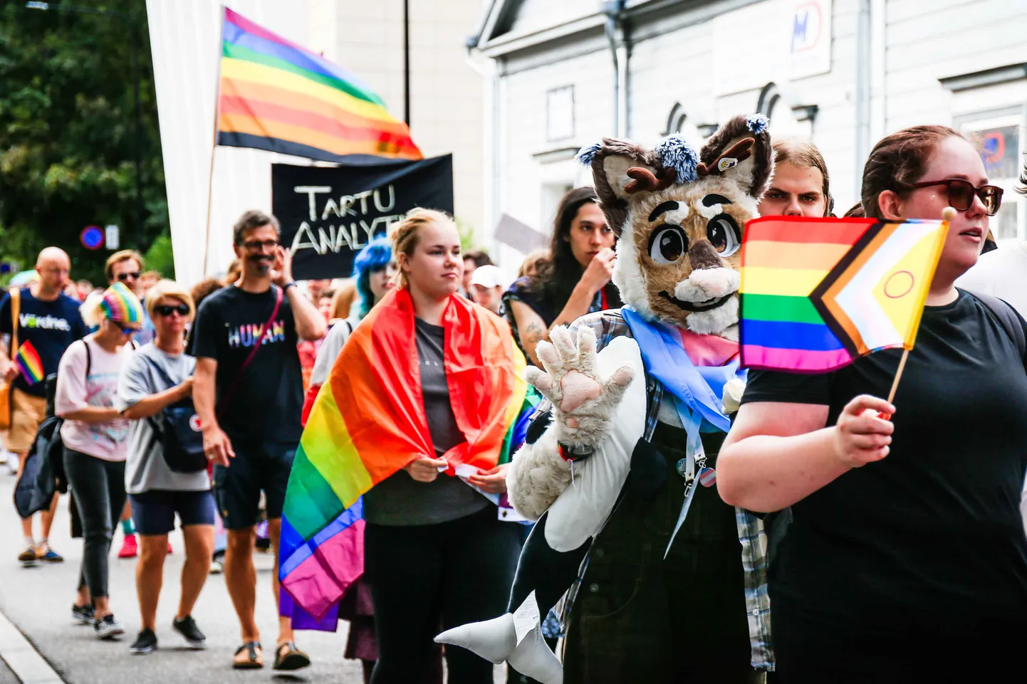 Tartu Pride'i kulminatsioon sai hoo sisse rahvarohke, samas rahuliku paraadiga.