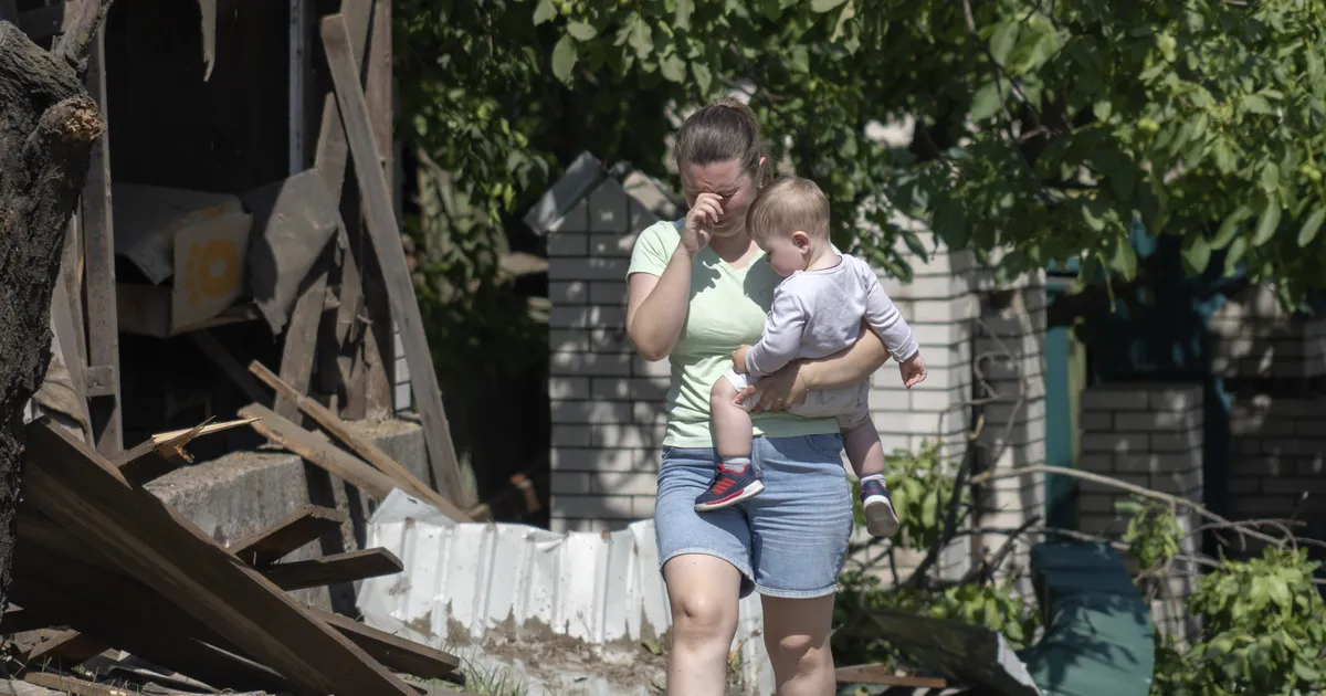 După război?  ⟩ O femeie ucraineană și-a vândut copilul de doi ani pe stradă