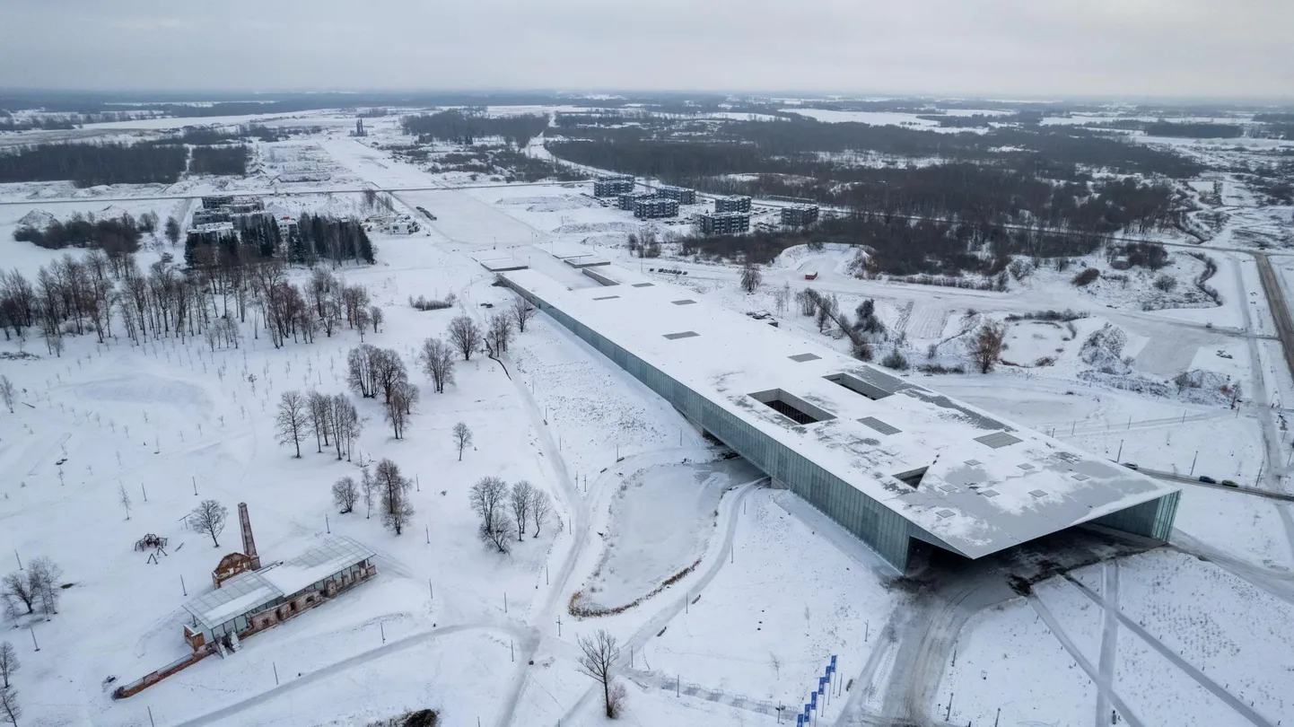 ERMi ümber kerkivad kortermajad. Lähiaastail peaks juba valminud hoonetele lisa tulema. ERMist paremale jäävale Muuseumi tee nurgal asuvale krundile ehitatakse kaheksa kortermaja.