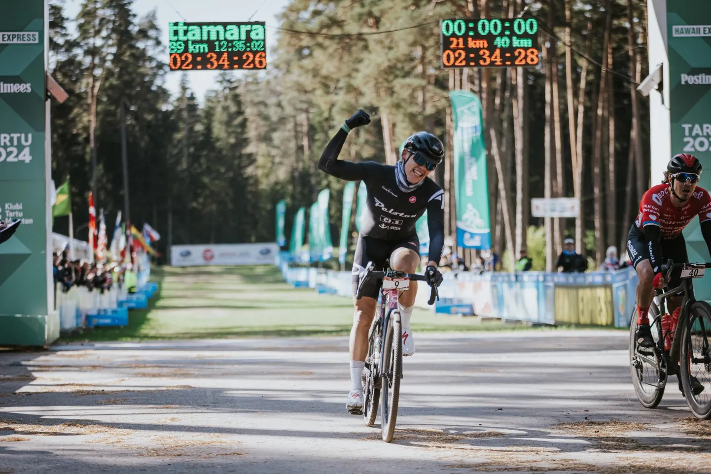 Gert Kivistik 2021. aasta Tartu rattamaratoni võitjana finišis