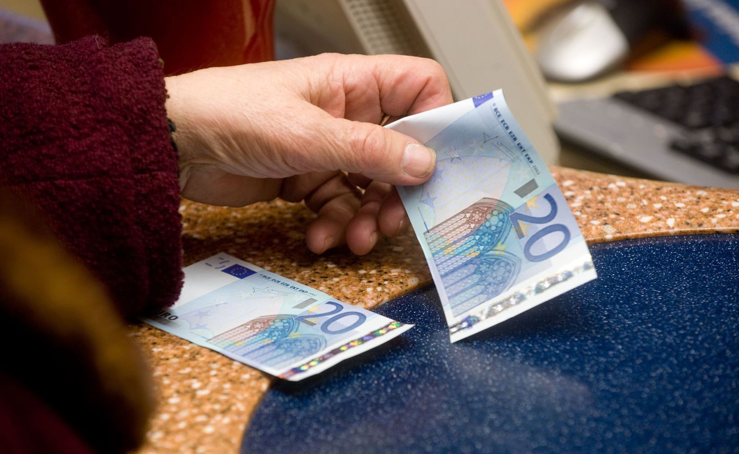 Pensionilisa makstakse nüüd eurodes.