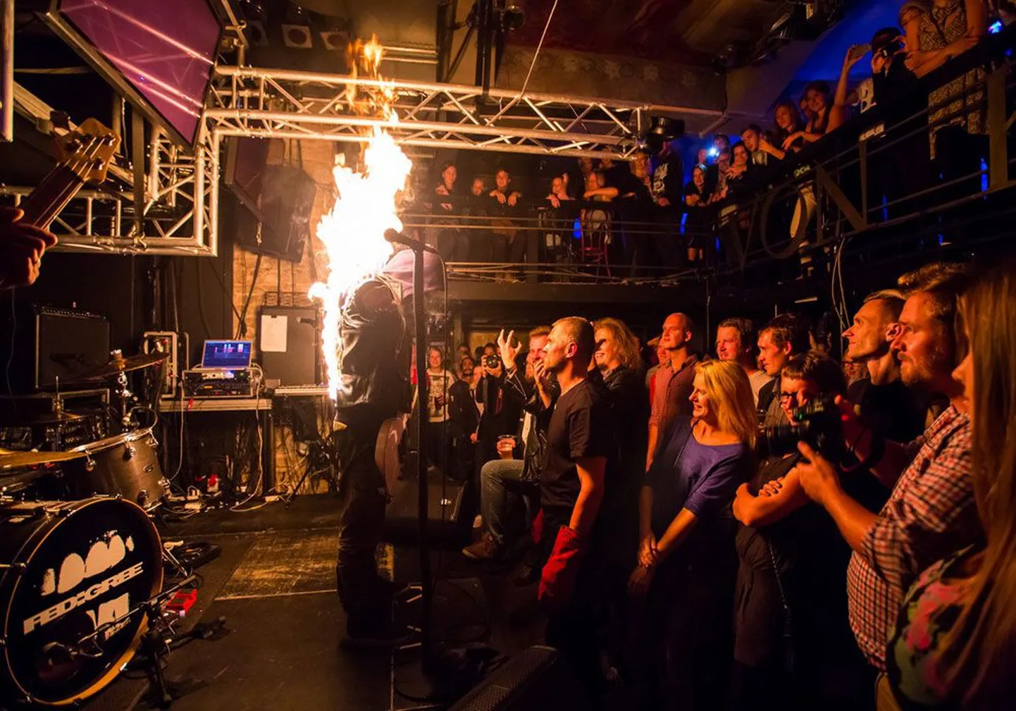 Pandi põlema: industriaalset metal’it viljeleva ansambli Pedigree solist Bonne lahvatas leekidesse lausa laval.