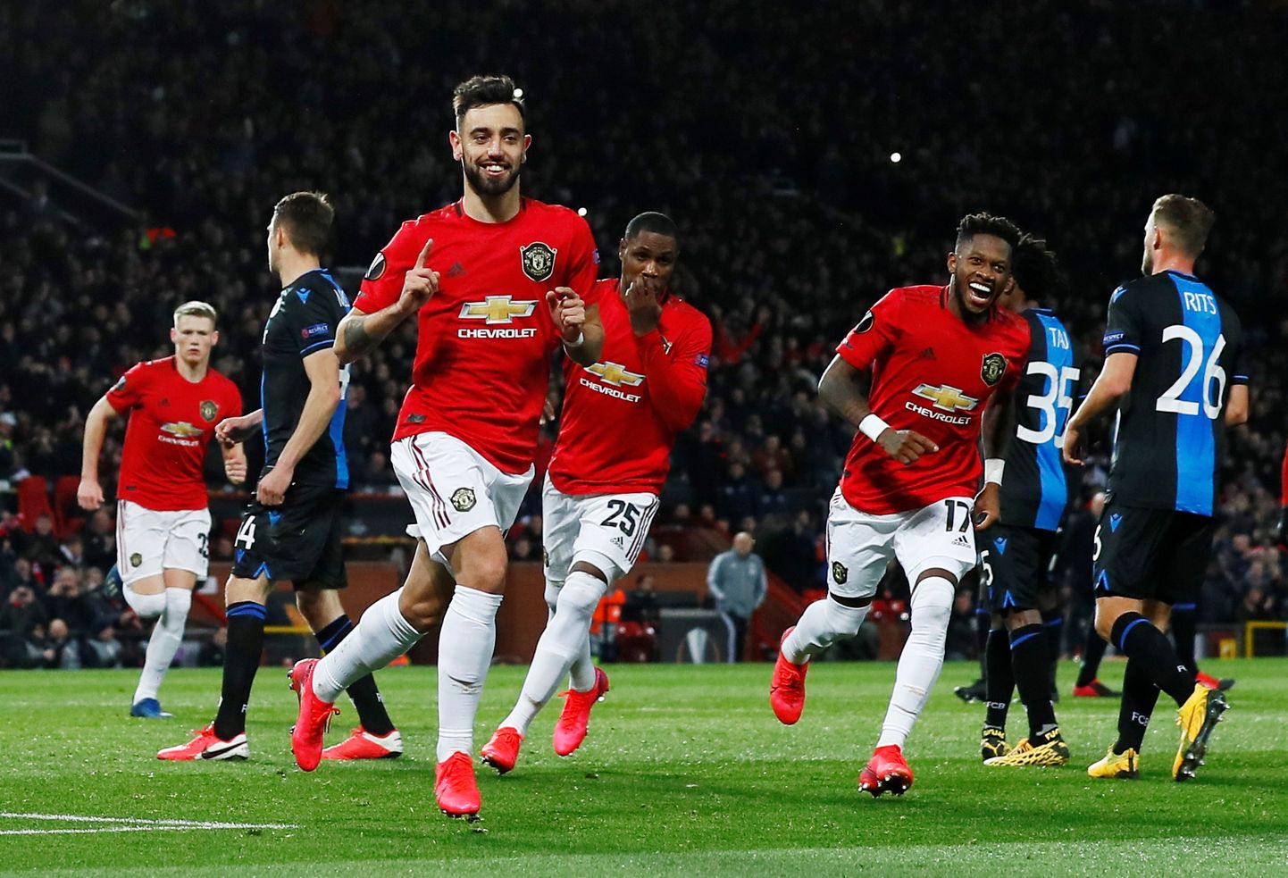 Manchester Unitedi mängijad väravat tähistamas.