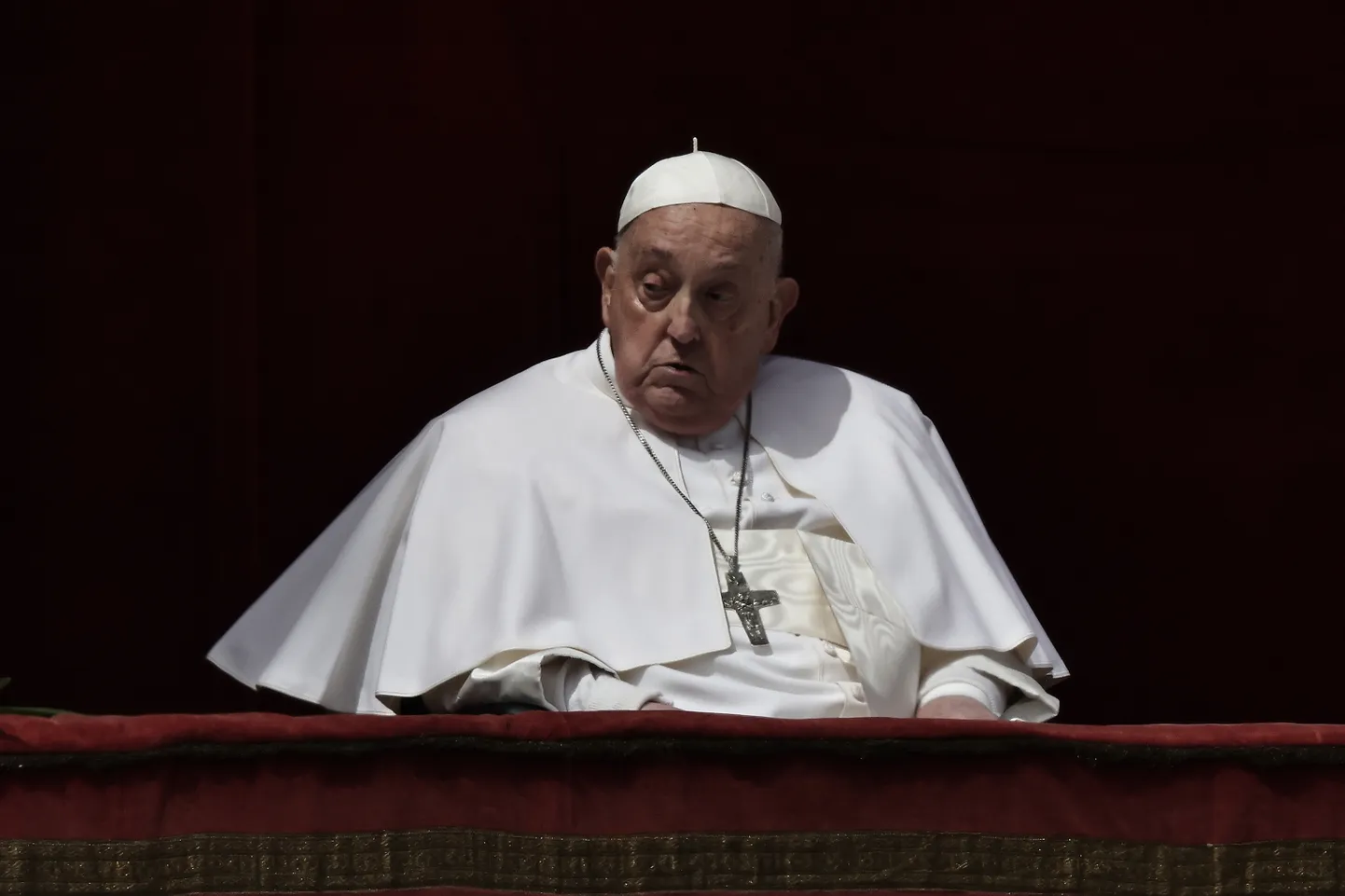 Paavst Franciscus eile Vatikanis.