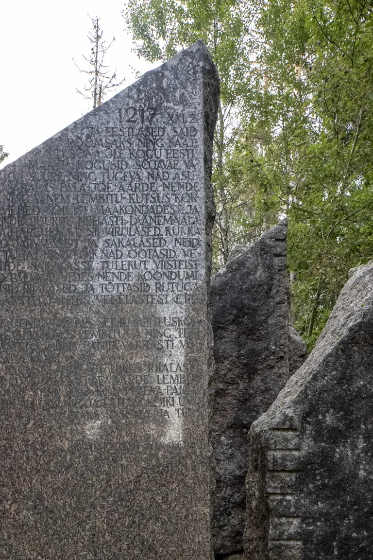 Ülo Stööri ja Renaldo Veeberi «Sakalamaa kaitsjatele 1217–1223» Lõhaveres.