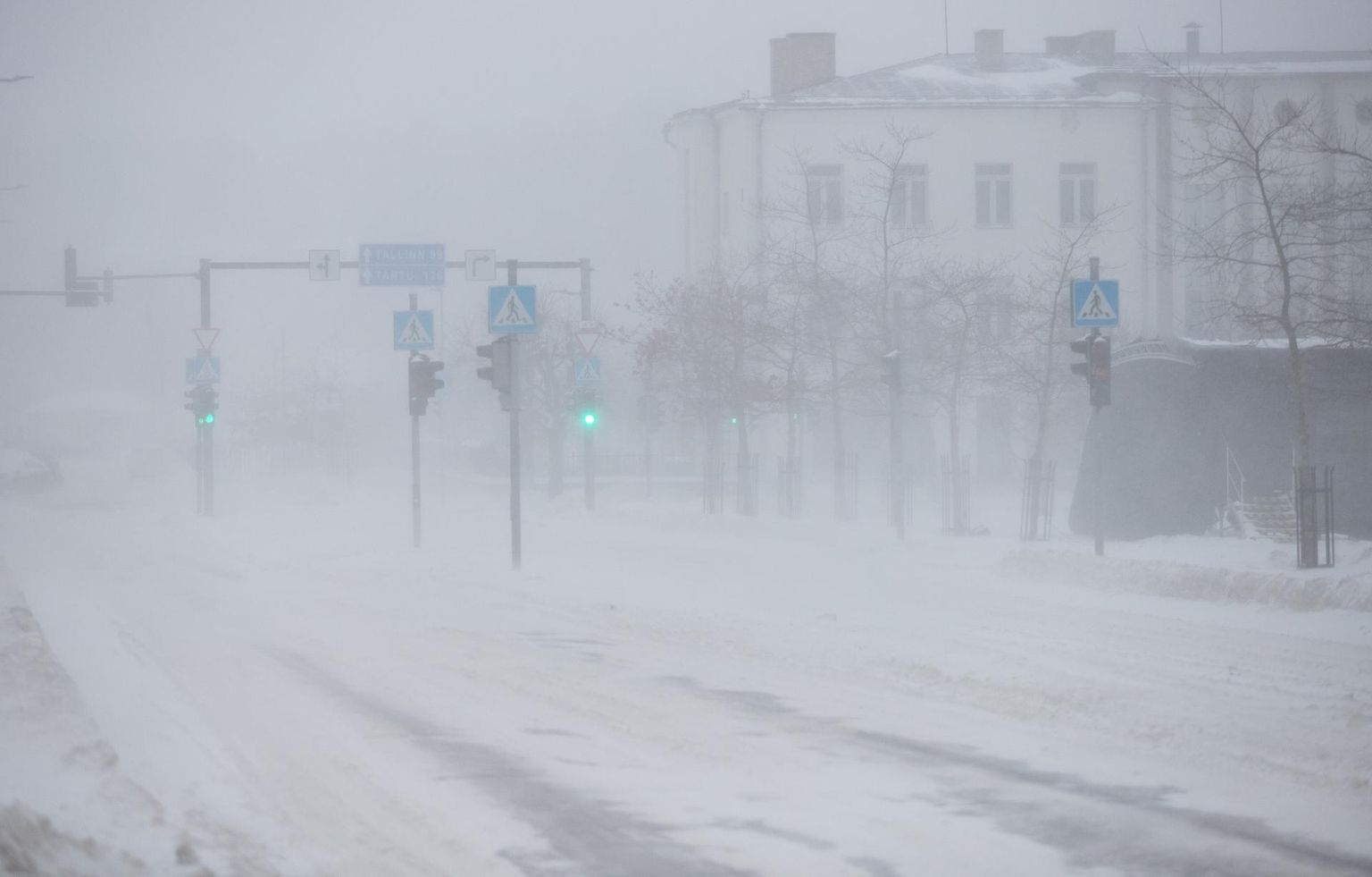 Tihe lumesadu võib piirata nähtavust.