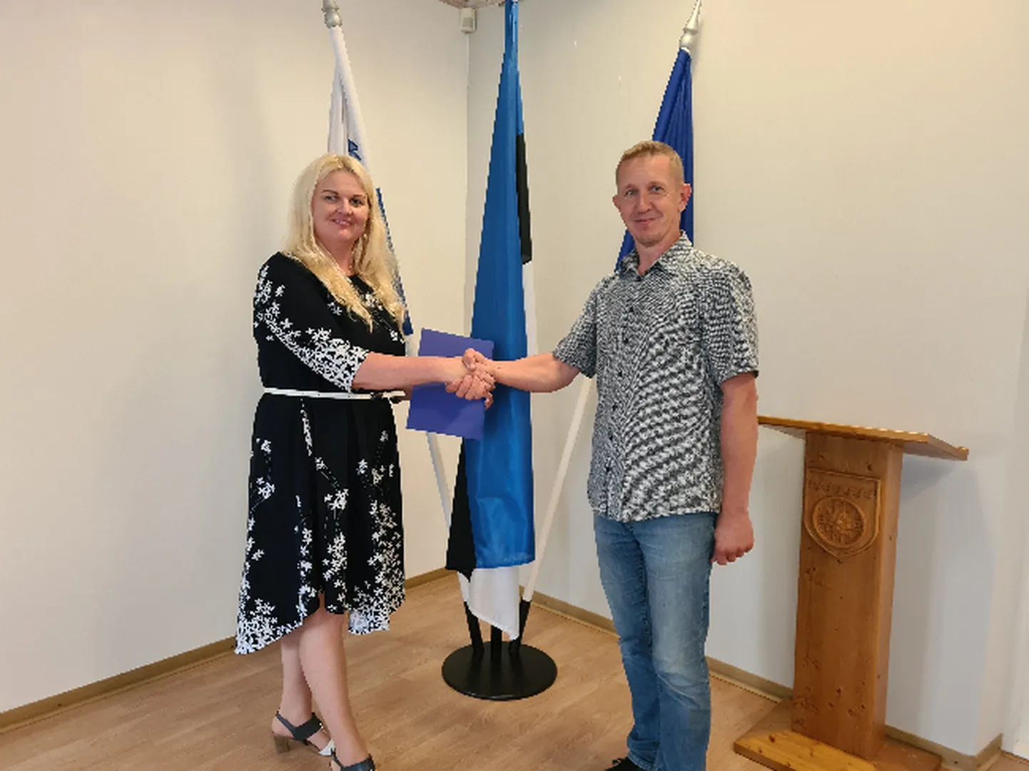 Räpina vallavanem Enel Liin ja AS Valmap Grupp juhatuse liige Hindrek Mõts.