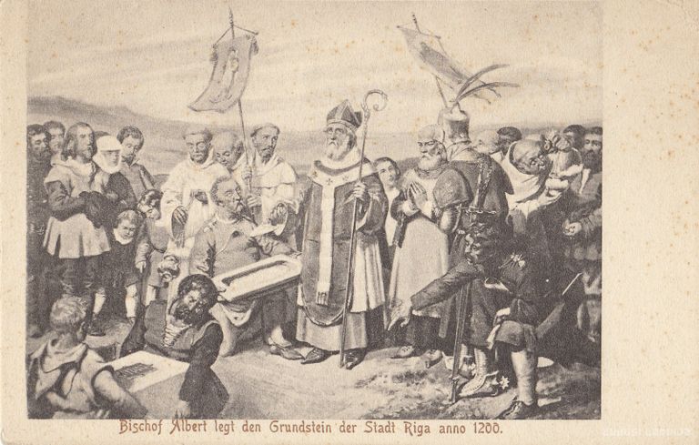 Procesija un pamatakments iesvētīšana, kas veltīta Rīgas pilsētas dibināšanai 1200. gadā, kuru vadīja bīskaps Alberts. 20. gadsimta sākuma atklātne. 