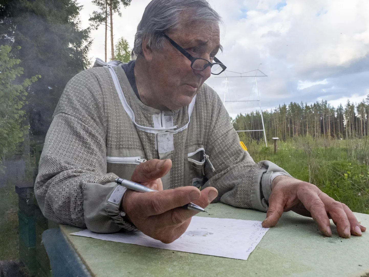 Iga taru lae peal on leht, millele Rein Pedaja märgib üles taru seisundi ja seal tehtud tööd.