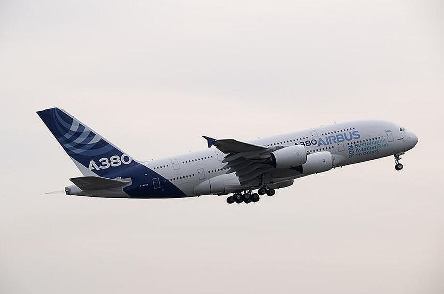 Airbus A380 ehk maailma suurim reisilennuk on valmis lendama 100% taastuvallikatest kütusega. Teoorias pole uut naftat seega enam tulevikus vaja maapõuest ammutada lennukikütuse tootmiseks, kuid praktikas leidub veel mõnesid takistusi.