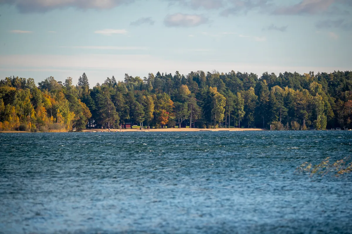 Karujärve kämping paistab vastaskaldalt.