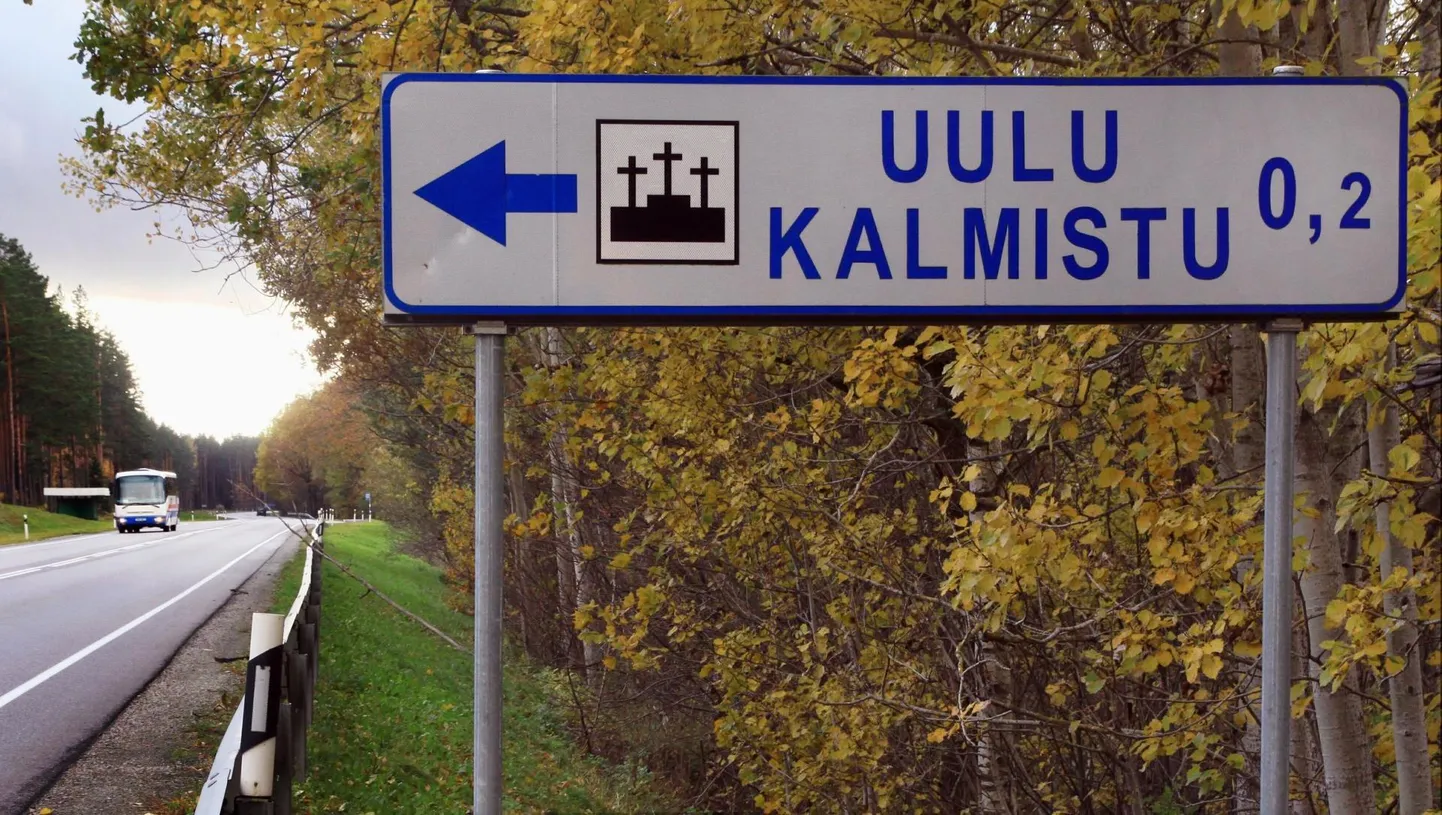 Uulu kalmistult pole siiani suuremaid töövahendeid pihta pandud, kalmistuvahi sõnutsi on kadunud küll rehasid ja labidaid, kuid needki on ajapikku tagasi ilmunud.