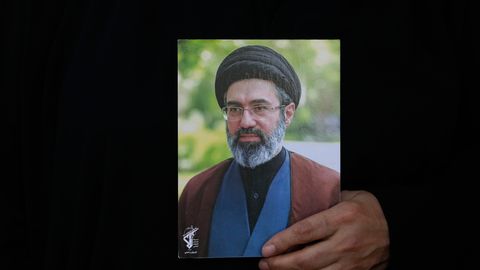 IRAANI JULGEOLEK ⟩ Hossein Taeb: vana Khamenei vaenlane ja uue sõber