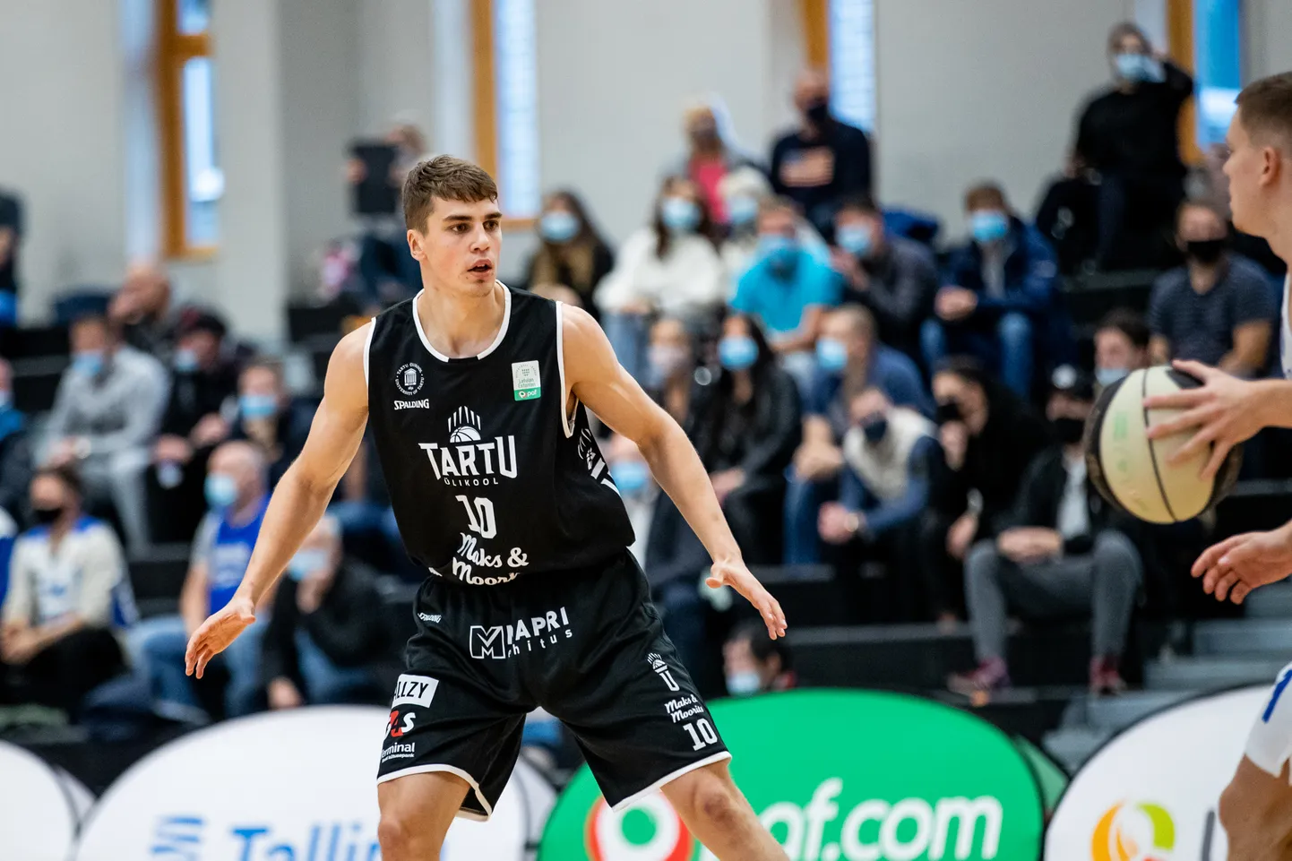 Tartu Ülikooli pallur Robin Kivi.