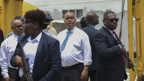 Haiti peaminister pääses lähedal toimunud tulistamisest vigastusteta