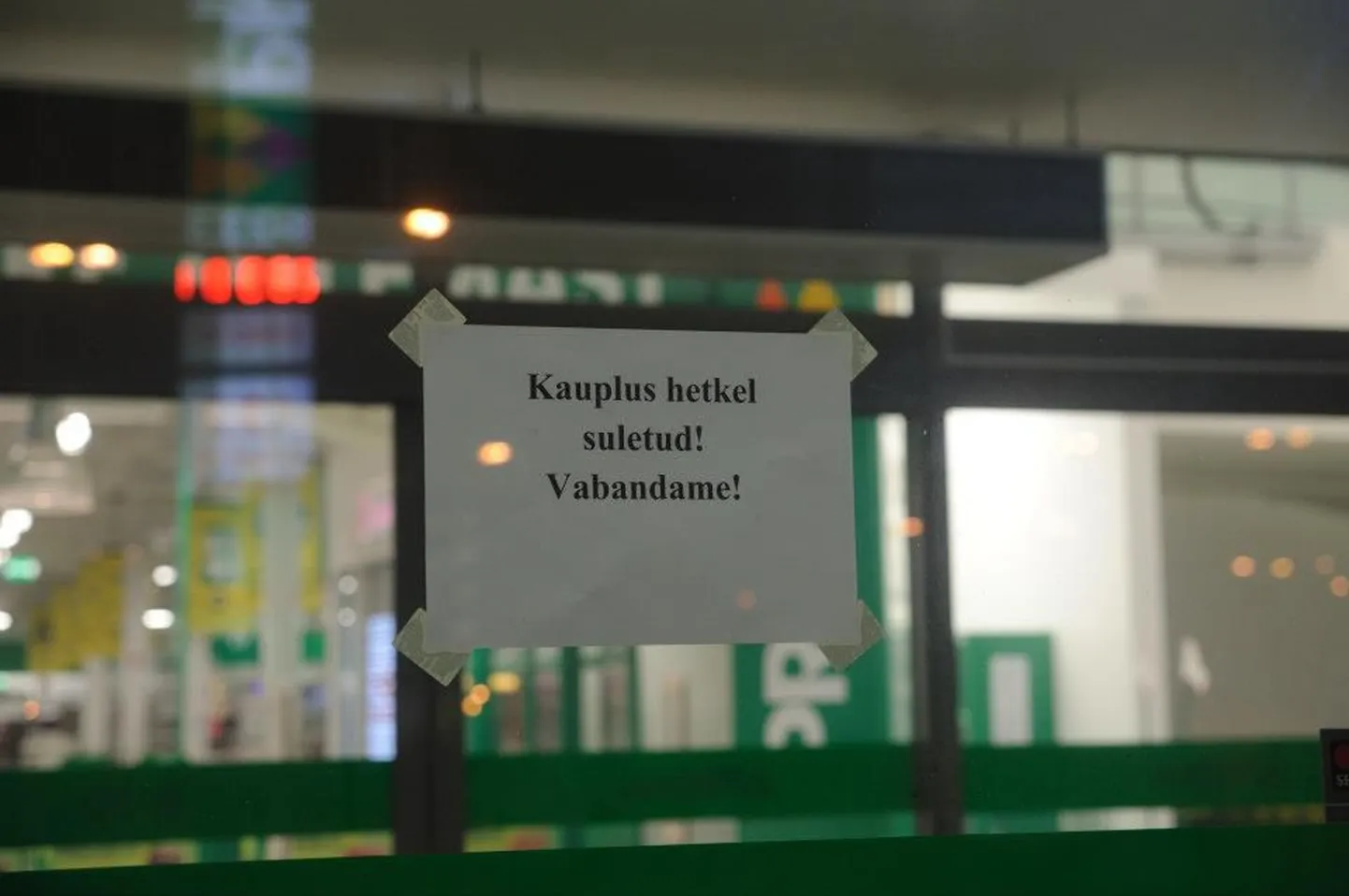 Annelinnas Nõlvaku tänaval asuv Prisma kauplus suleti teisipäeval liiklusõnnetuse tõttu külastajaile.