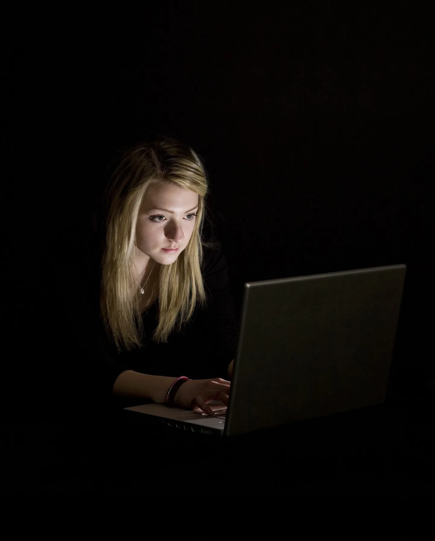 Praegu, 19-aastasena soovib neiu, et poleks pornofilme kunagi vaatama hakanud.