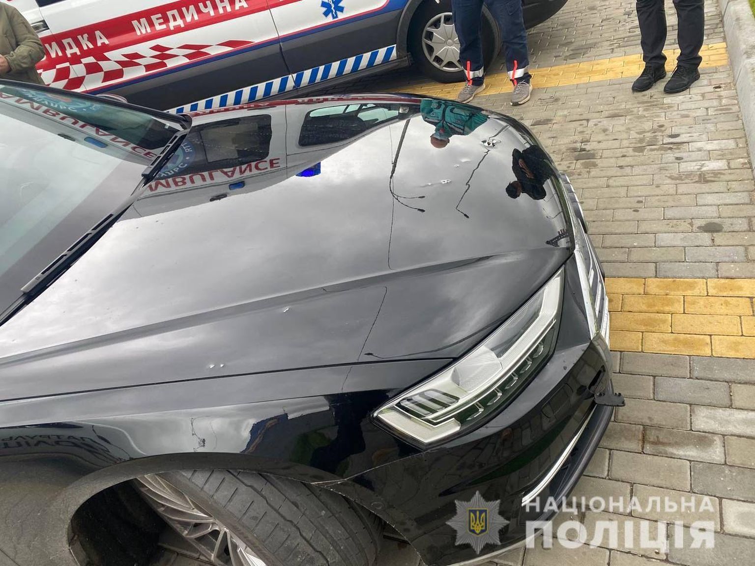 Tulistamises pihta saanud Ukraina presidendi nõuniku auto.