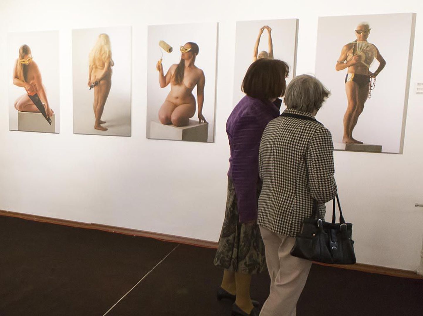 Uue kunsti muuseumis näeb XXIV rahvusvahelist aktinäitust „Mees, naine ja meri“.