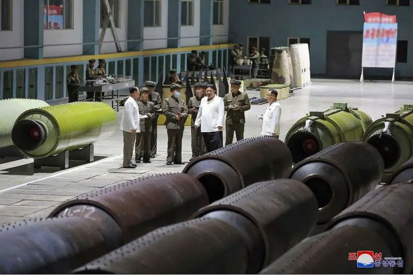 Kim Jong-un külastab raketitehast, kus toodetud lennumasinatega külvatakse Ukrainas surma.