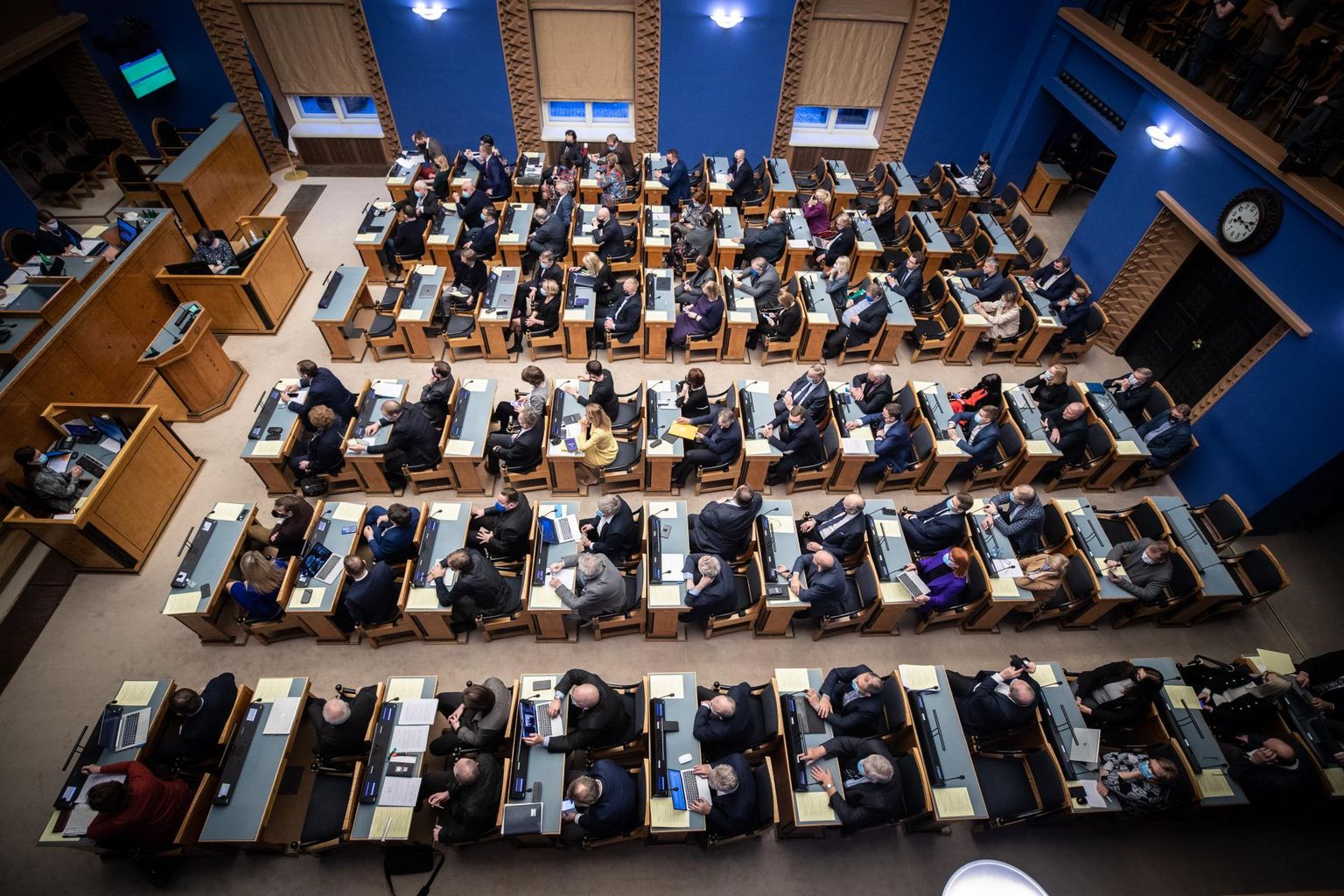 Riigikogulased asusid hääletama ligemale neli tundi pärast istungi algust.