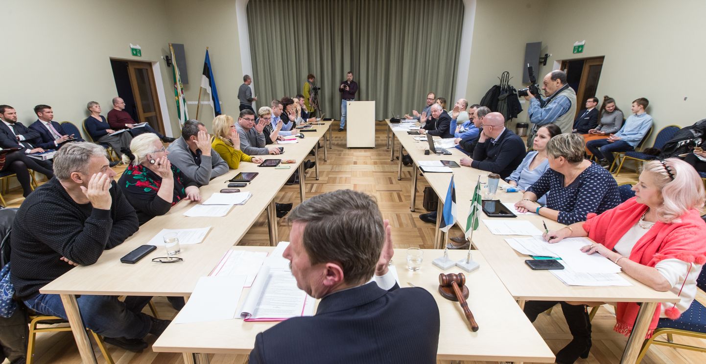 Коалиция Йыхвиского волостного собрания проголосовала в четверг за одобрение представленного волостным управлением бюджета, хотя, по утверждению оппозиции, это было неправомочно.
