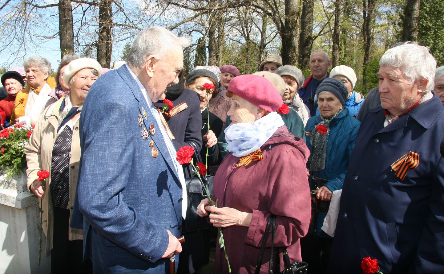 В прошлом году памятные мероприятия в честь Дня Победы над нацистской Германией, организованные Содружеством ветеранов и пенсионеров Кохтла-Ярве, были многолюдными.