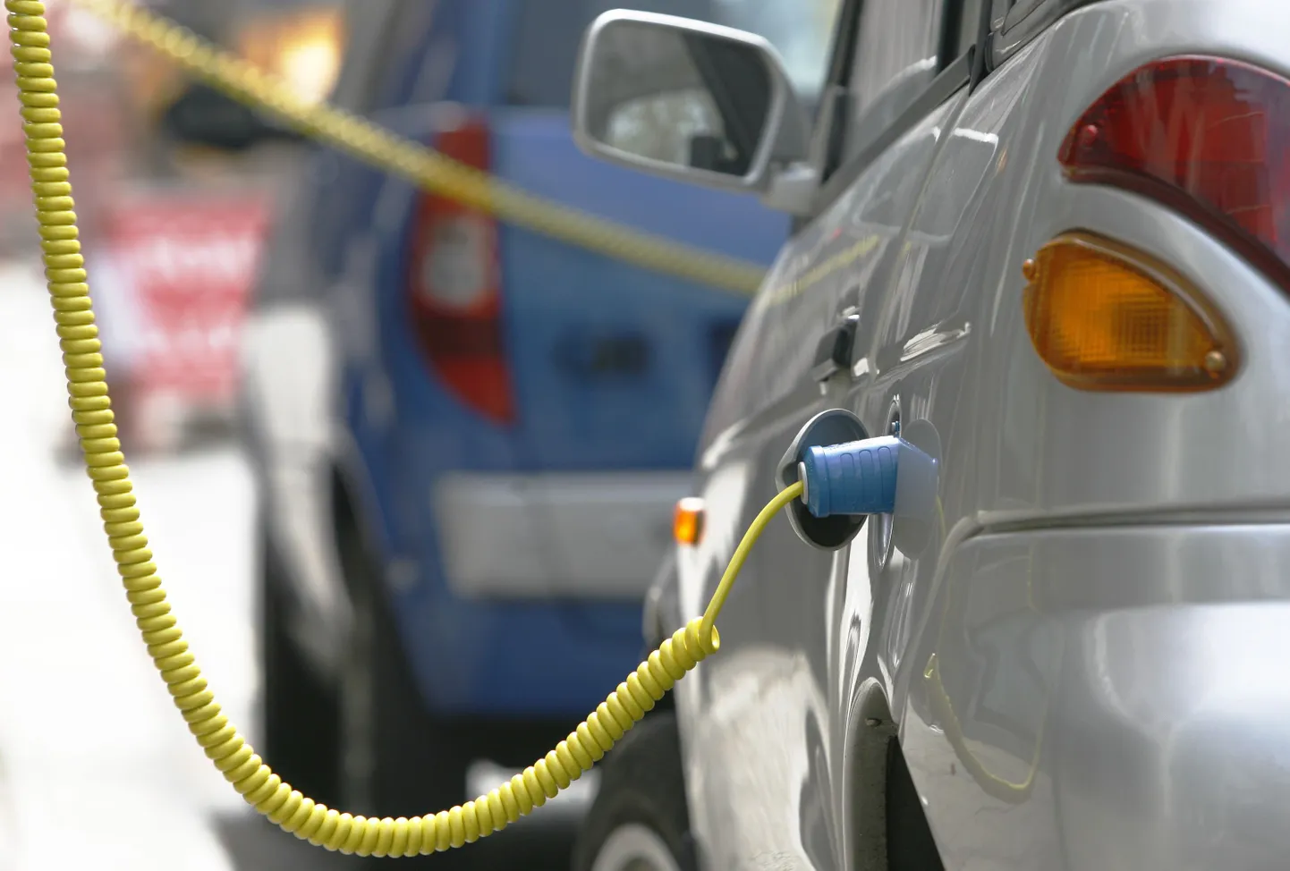 Elektriauto laadimispost.
