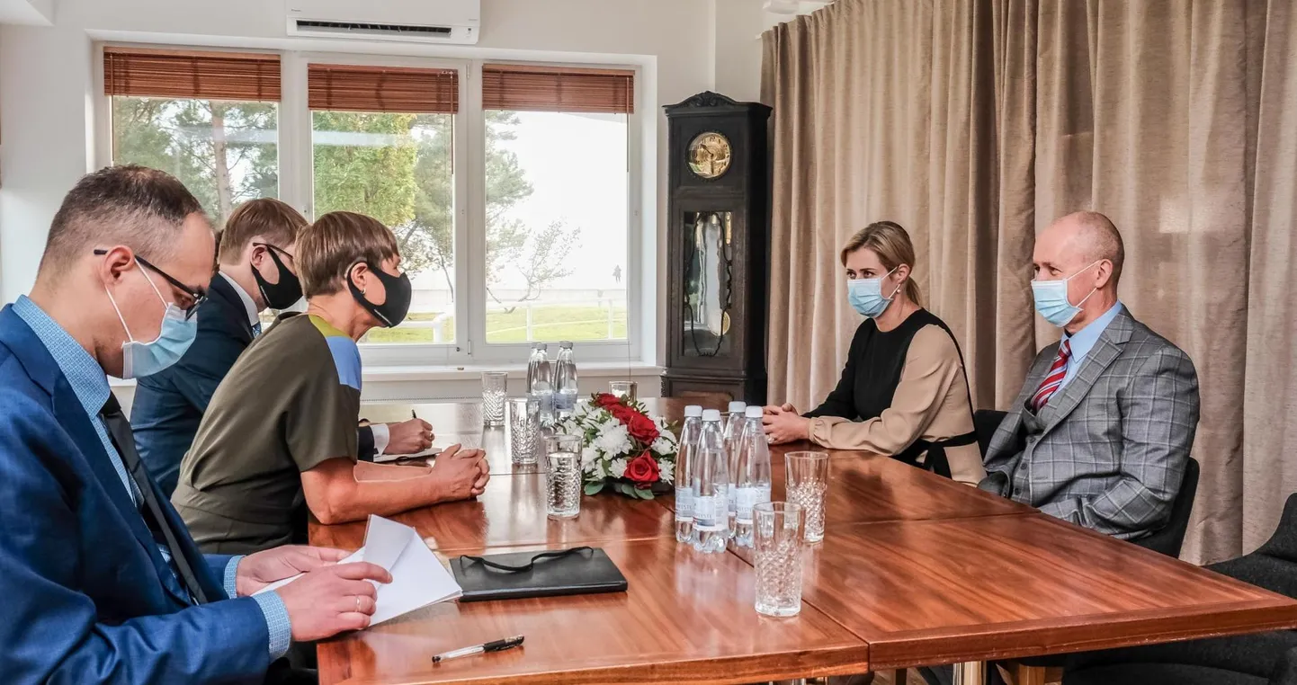 President Kersti Kaljulaid kohtus Pärnus Valgevene opositsiooni esindajate Veronika ja Valeri Tsepkaloga.