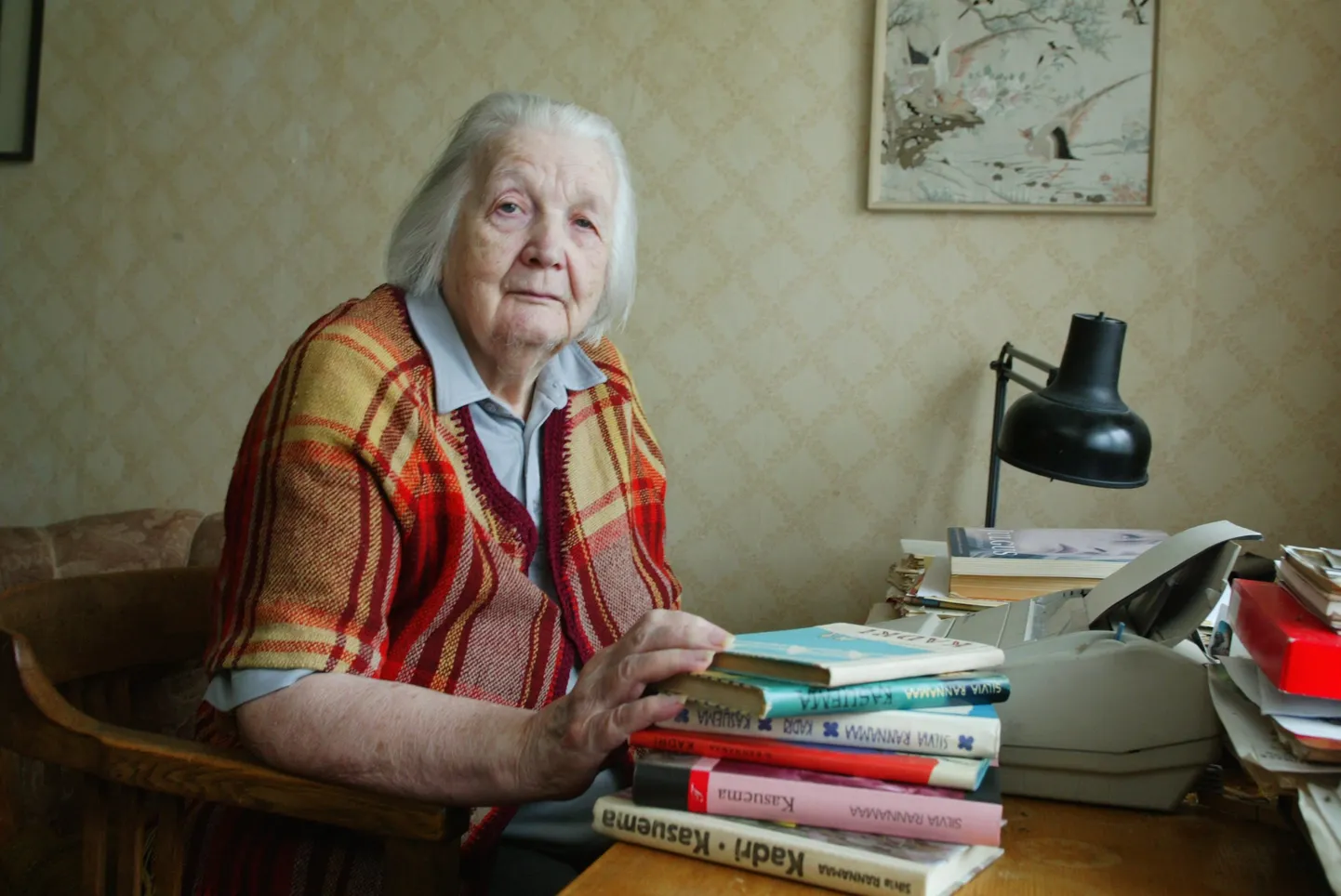 Kirjanik Silvia Rannamaa oma kodus.