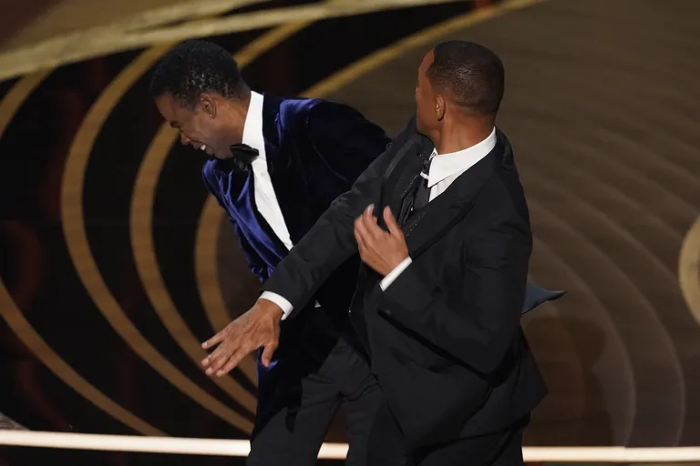 Will Smith virutas Chris Rockile Oscarite otse-eetris lahtise käega näkku.