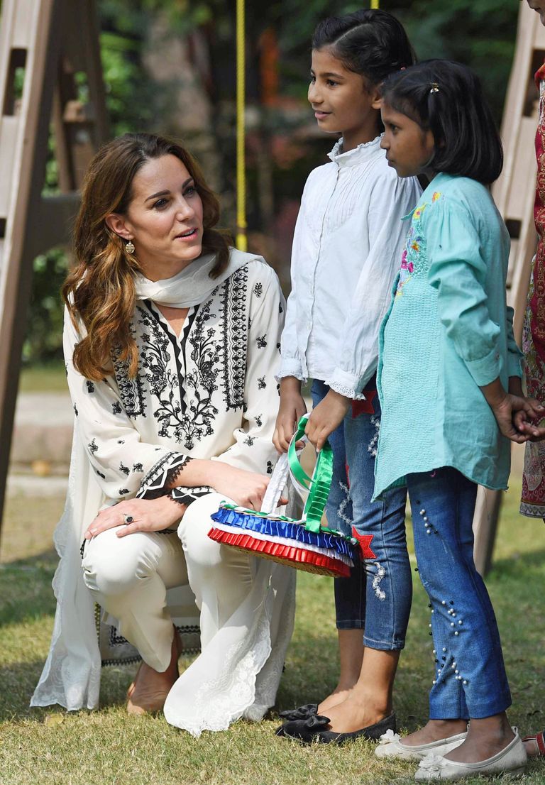 Cambridge´i hertsoginna külastamas SOS Küla Lahore´is Pakistanis.