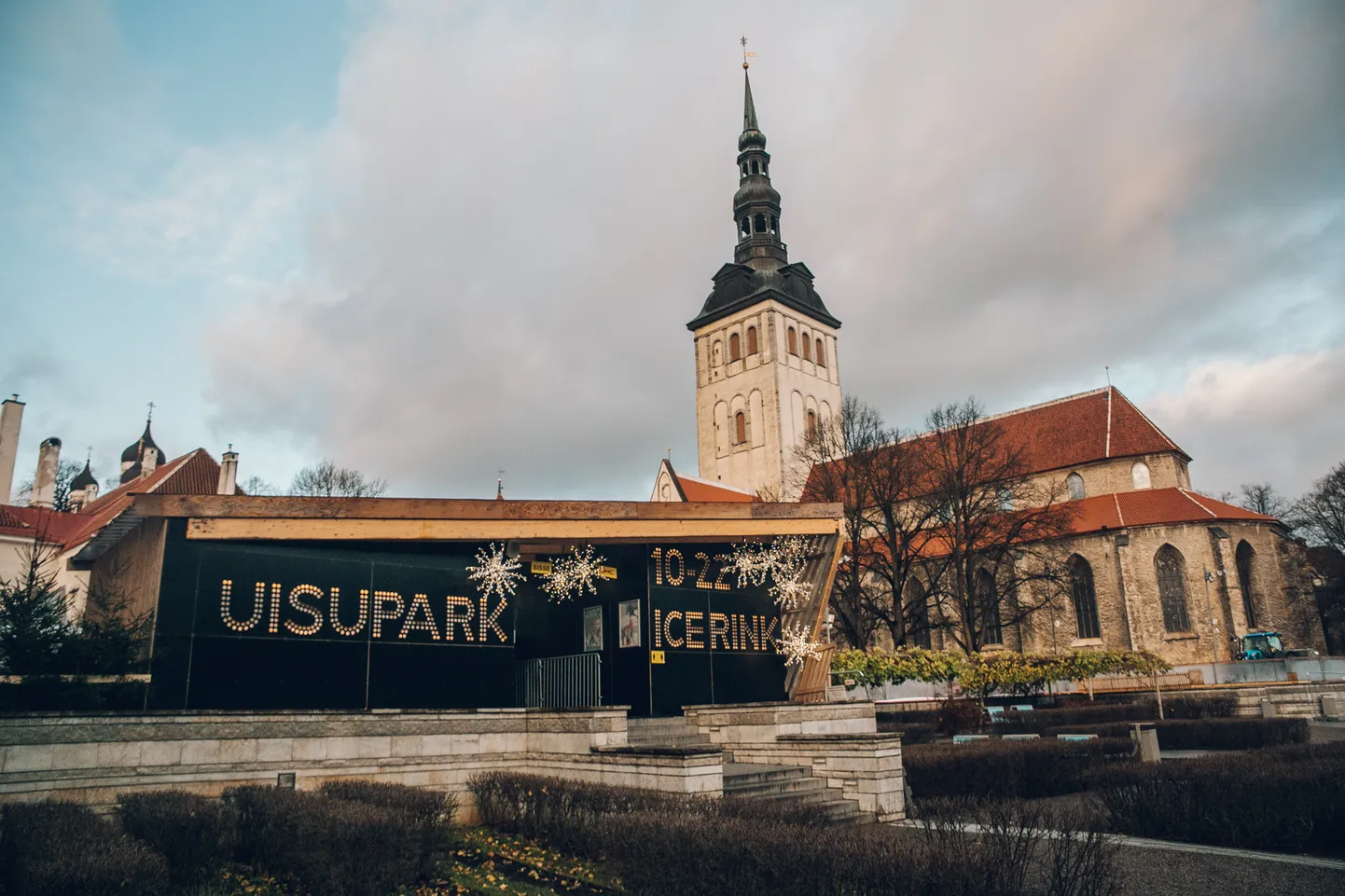 Harju tänava uisuplats võib tulevikus Vabaduse väljakule kolida.
