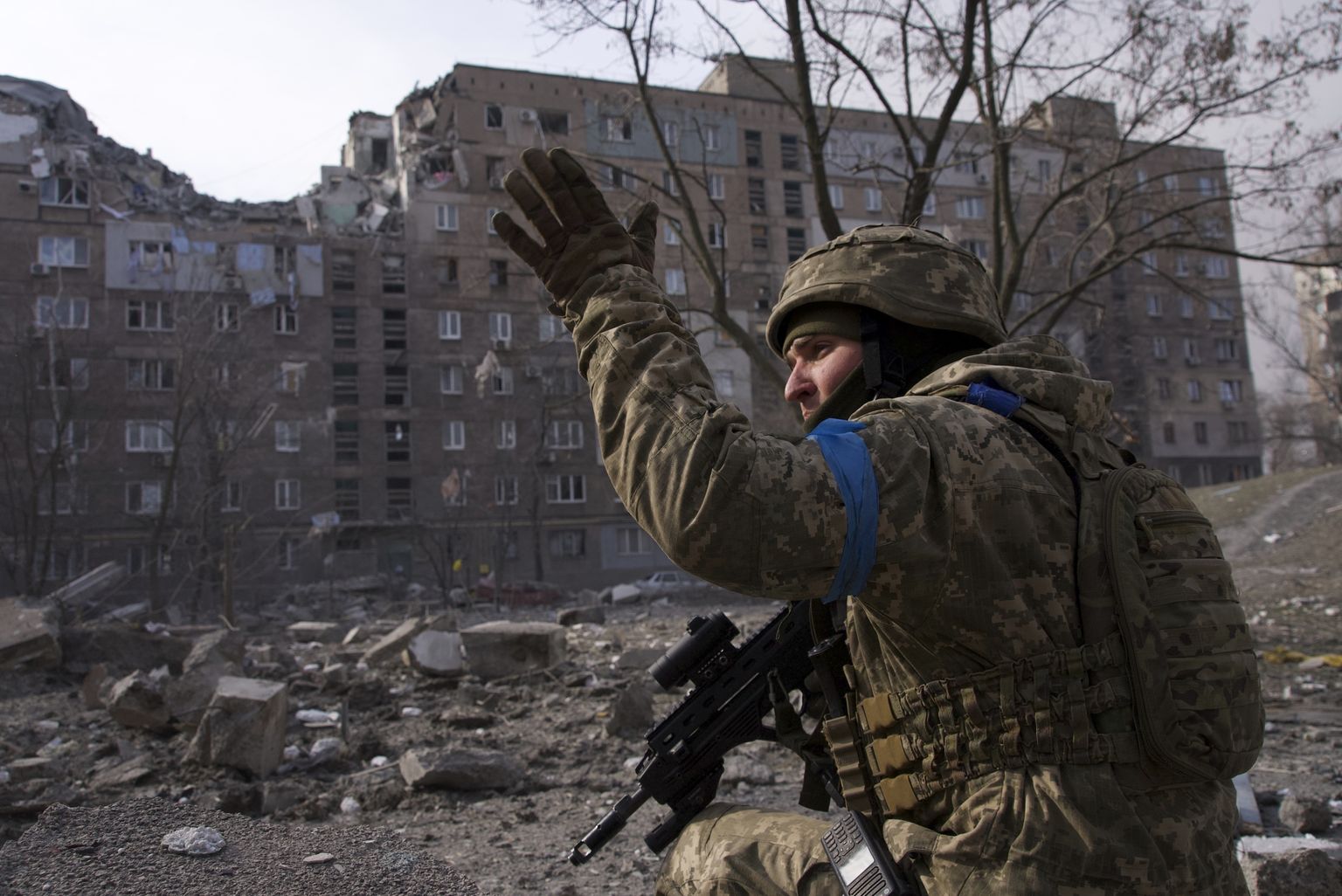 Ukraina sõdur Mariupolis oma postil.
