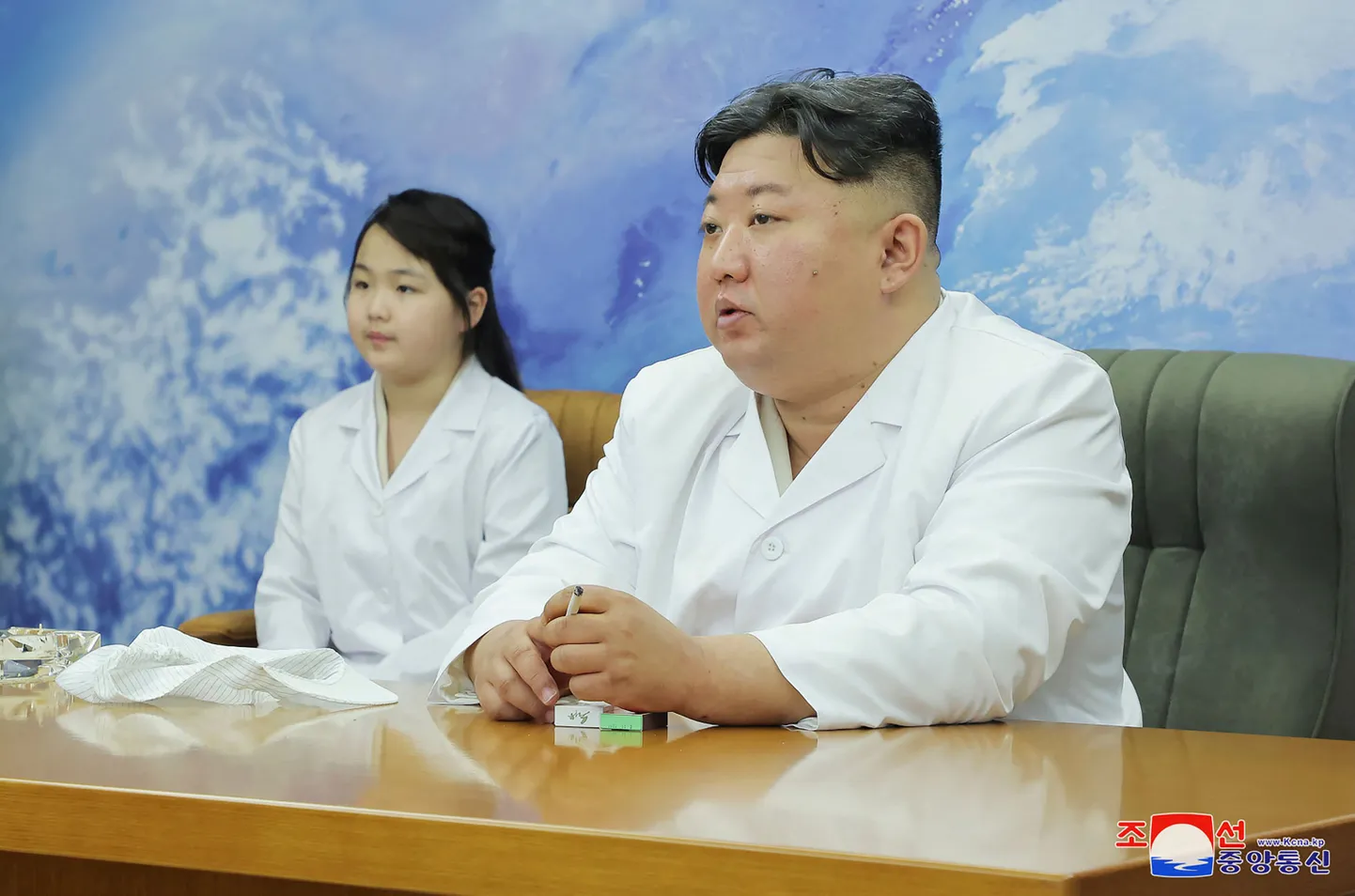 Põhja-Korea liider tütrega.