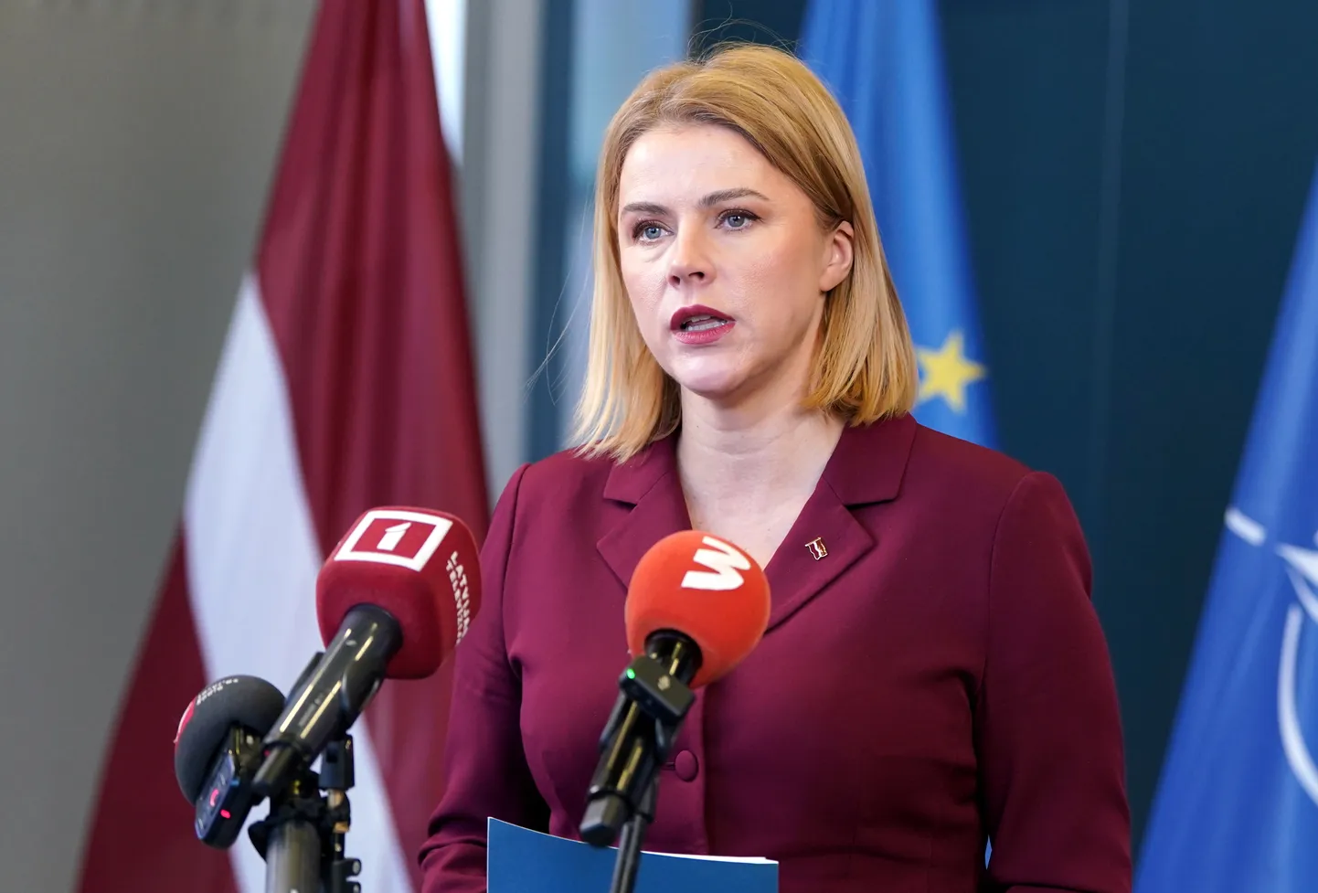 Ministru prezidente Evika Siliņa piedalās preses brīfingā pēc vairāku valstu līderu virtuālās sanāksmes par Ukrainu.