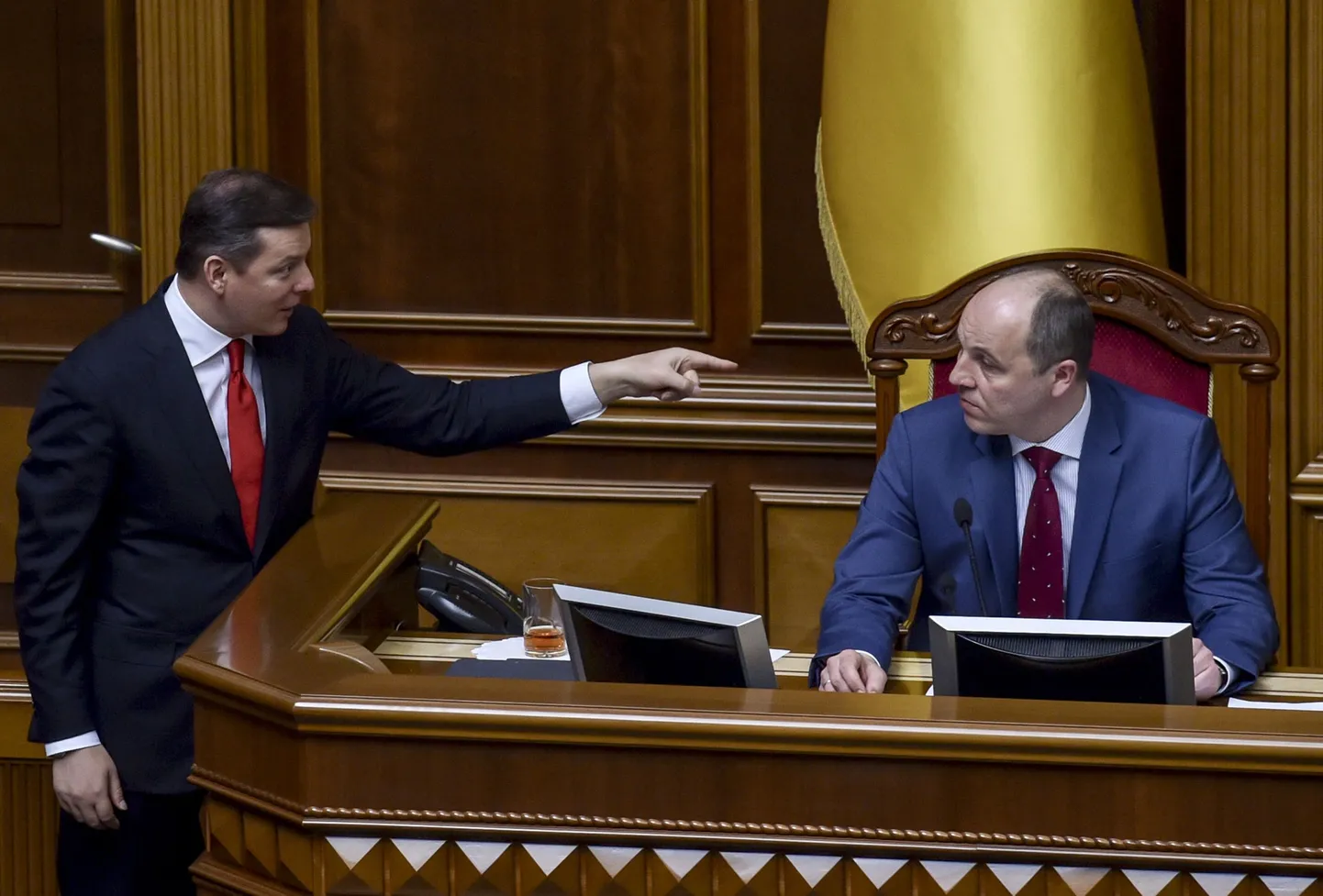 Андрей Парубий (справа).